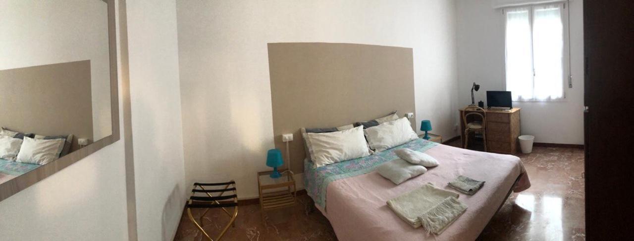 Bed and Breakfast A Due Passi Dal Lumiere Болонья Экстерьер фото